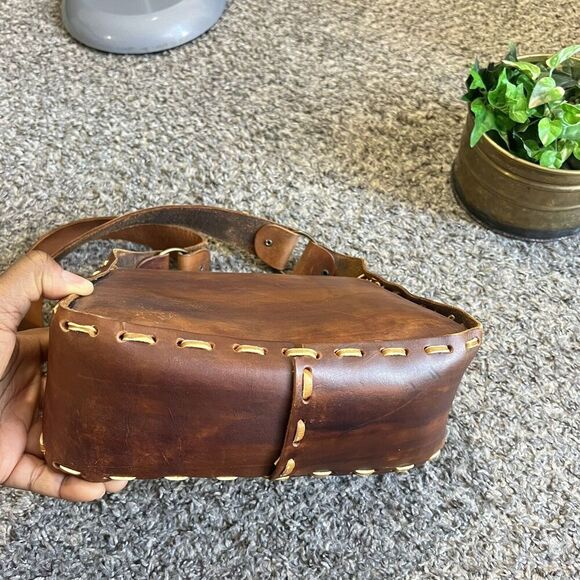 Beautiful Well Made Leather Shoulder Bag Hand TOOLED Dragon Flower Brown Small - Picture 8 of 14